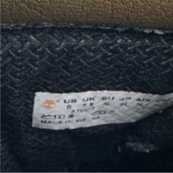 Size 6 Timberland Women’s 6” Premium Boots Black Gold Limited Edition - Picture 12 of 12